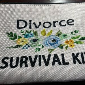 Divorce survival  makeup bag kit